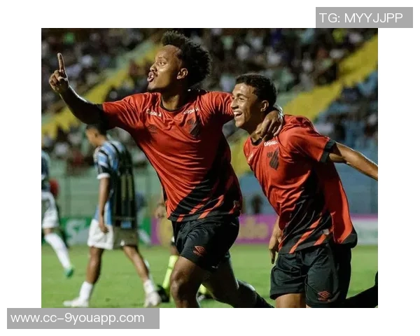 克鲁塞罗中卫布鲁诺入选巴西国家队引发热议上轮联赛刚染红遭争议