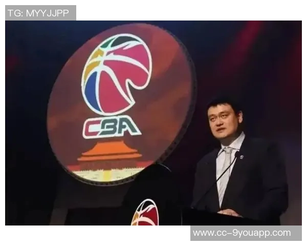 姚明谈篮球场内外的差异：透明竞技与复杂人生的对比分析